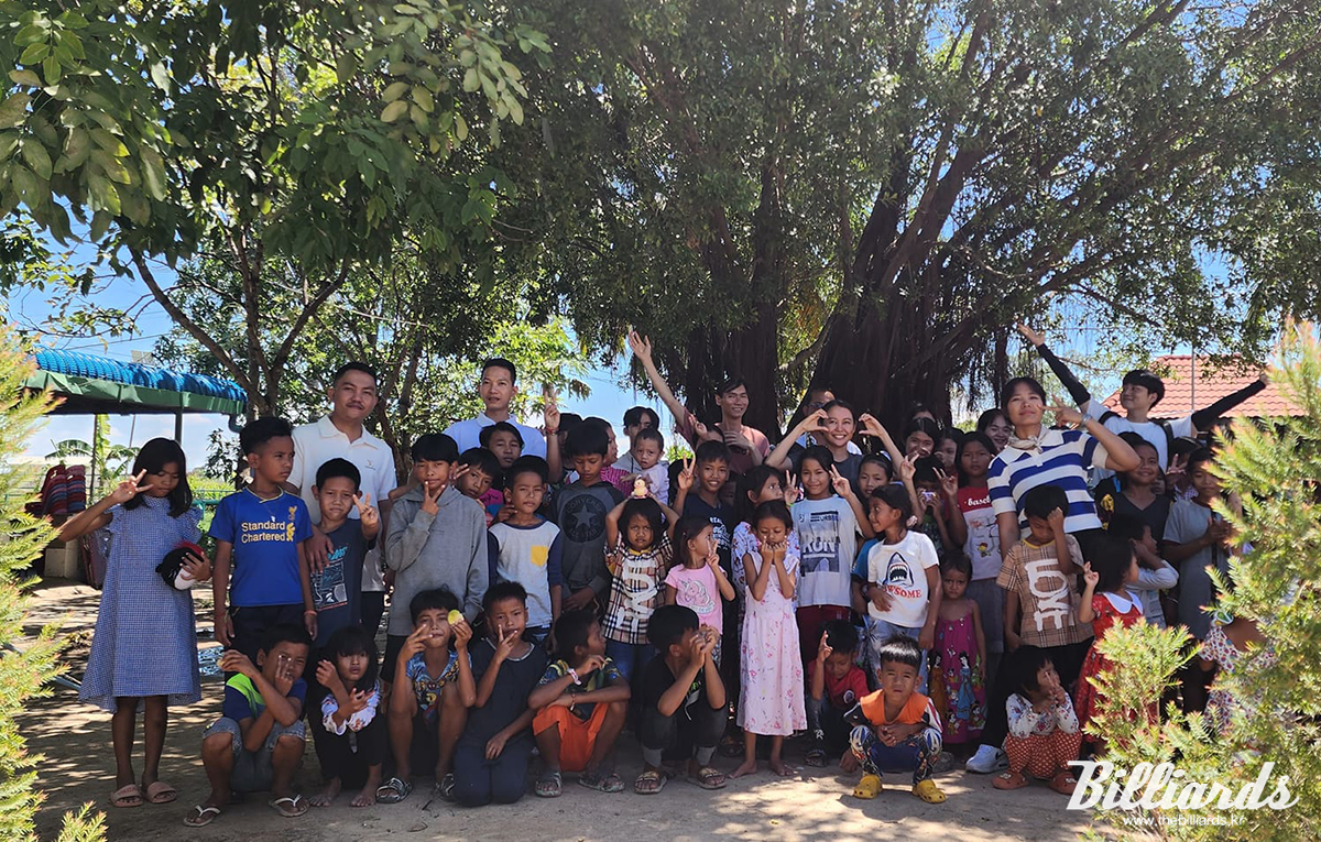 '동에 번쩍 서에 번쩍, 스롱' 이번엔 의료봉사 떠나